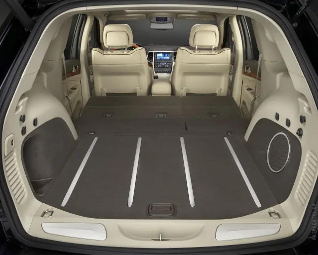 Jeep Grand Cherokee 2011 SUV — 5