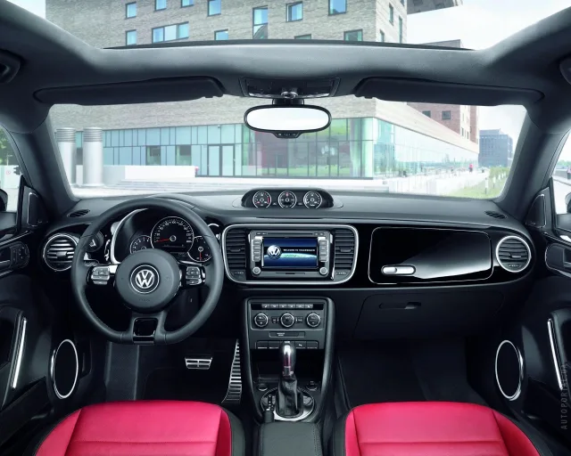 Volkswagen Beetle hatchback — 12