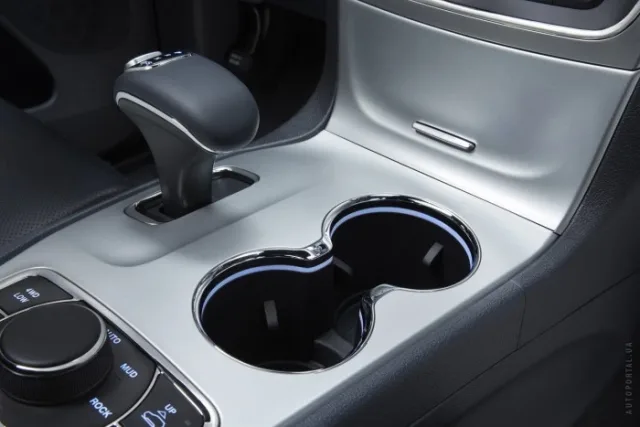 Jeep Grand Cherokee позашляховик — 11