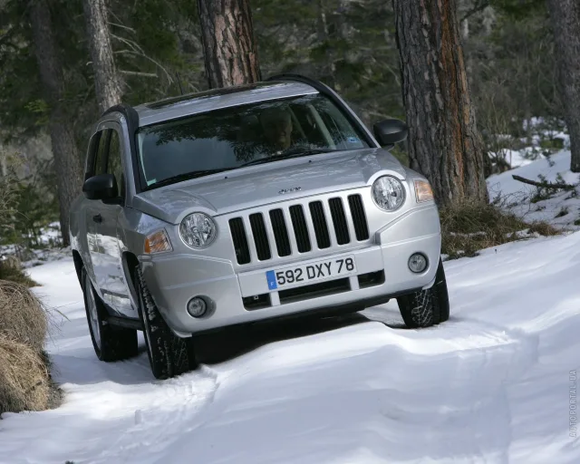 Jeep Compass 2008 кросовер — 17