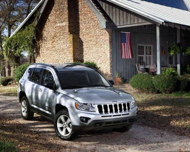 Jeep Compass 2011 кросовер — 10