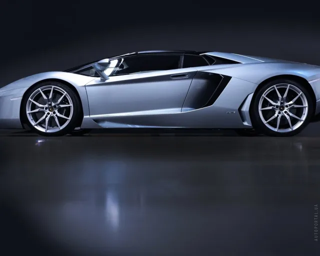 Lamborghini Aventador LP700-4 Roadster coupe convertible — 6