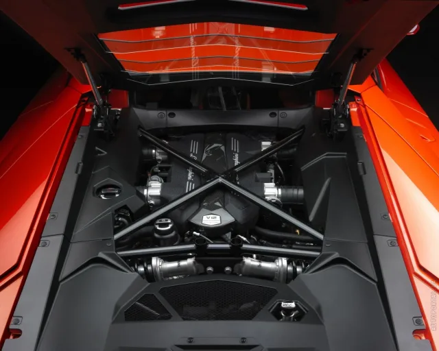 Lamborghini Aventador LP700-4 (Ламборгини Авентадор) купе — 6