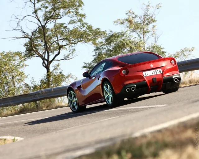 Ferrari F12 berlinetta 6.3 AT — 7