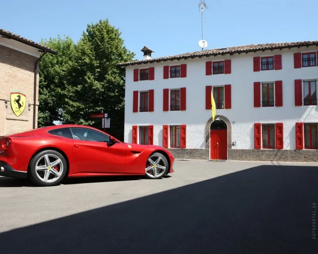 Ferrari F12 berlinetta 6.3 AT — 23