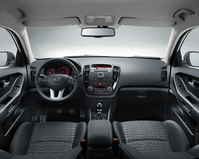 KIA pro cee'd 2008 3-door hatchback — 7