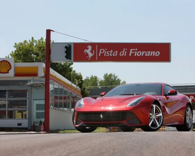 Ferrari F12 berlinetta 6.3 AT — 14