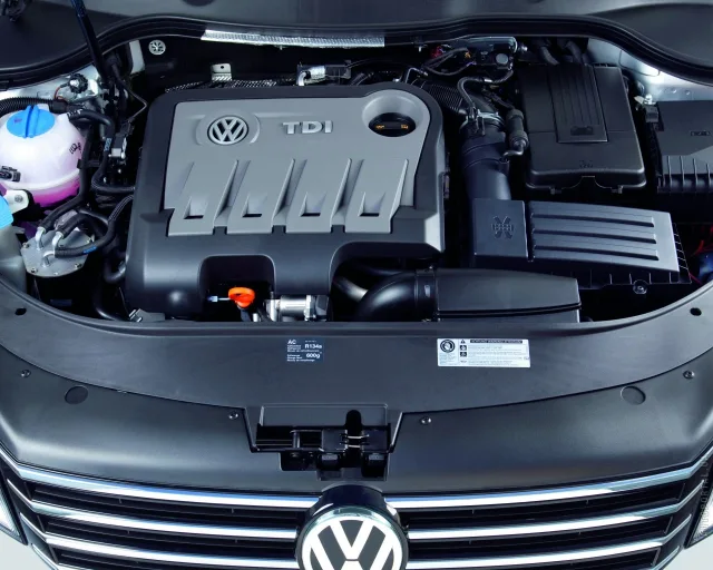 Volkswagen Passat 2011 седан — 16