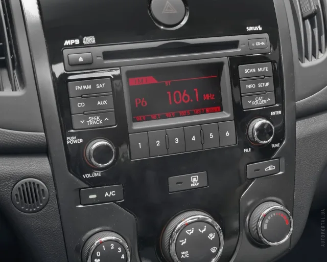 KIA Cerato Koup 2009 купе — 10