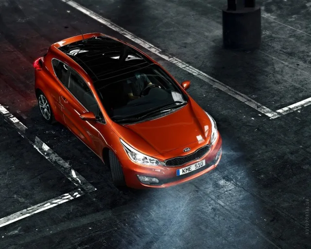 KIA pro cee'd 2012 3-дверний хетчбек — 18