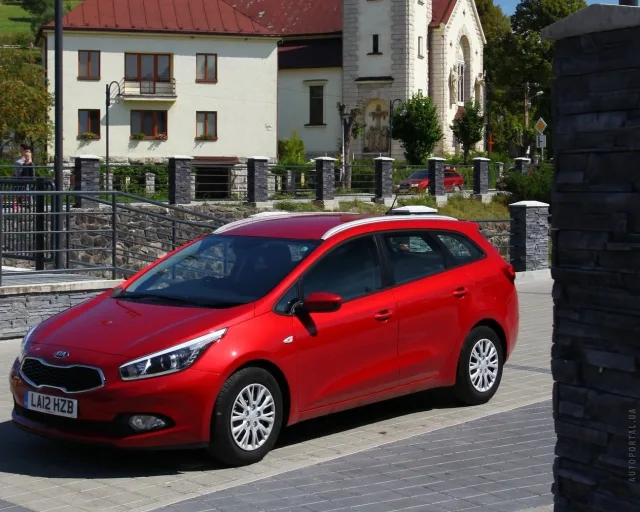 KIA C`eed SW 1.6 AT Mid — 13