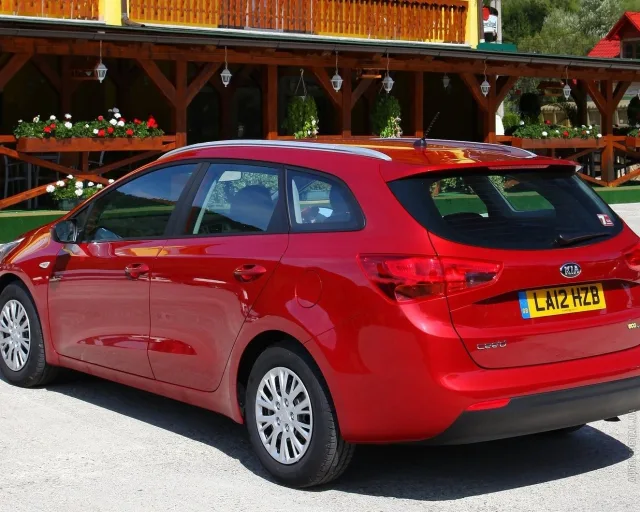 KIA C`eed SW 1.6 AT Mid — 21