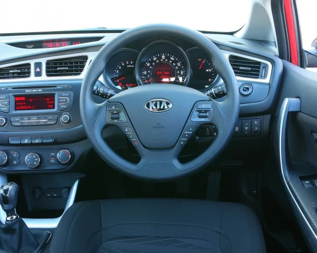 KIA C`eed SW 1.6 AT Mid — 2