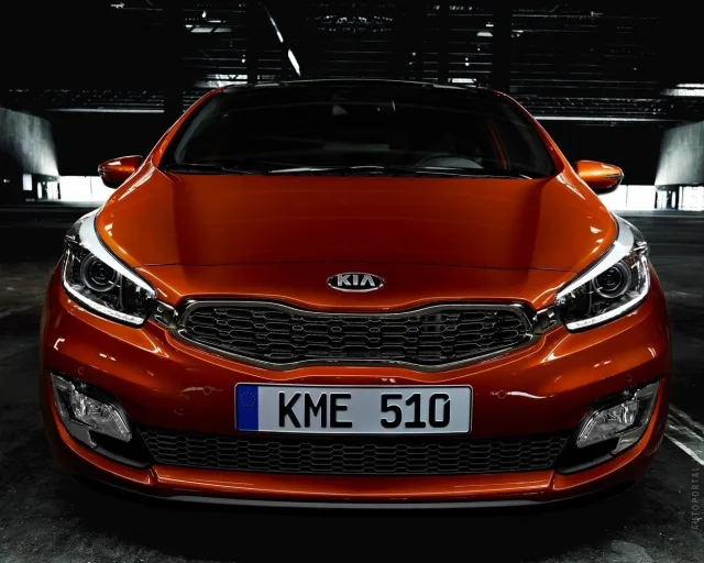 KIA pro cee'd 2012 3-дверний хетчбек — 12