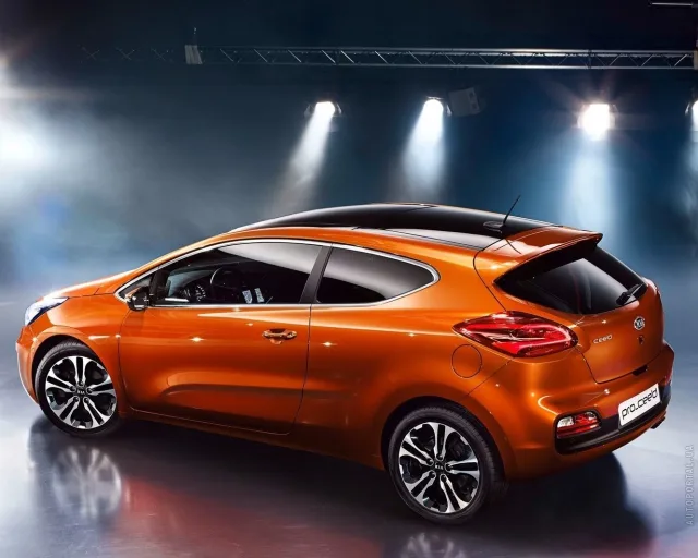 KIA pro cee'd 2012 3-дверний хетчбек — 11