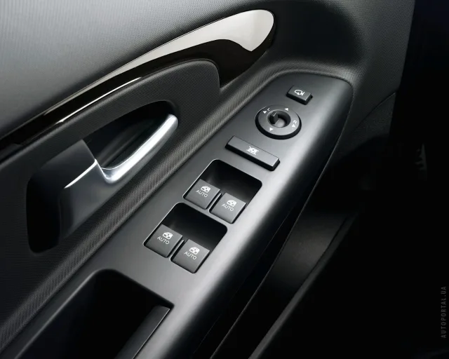 KIA Cee'd 2010 хетчбек — 8