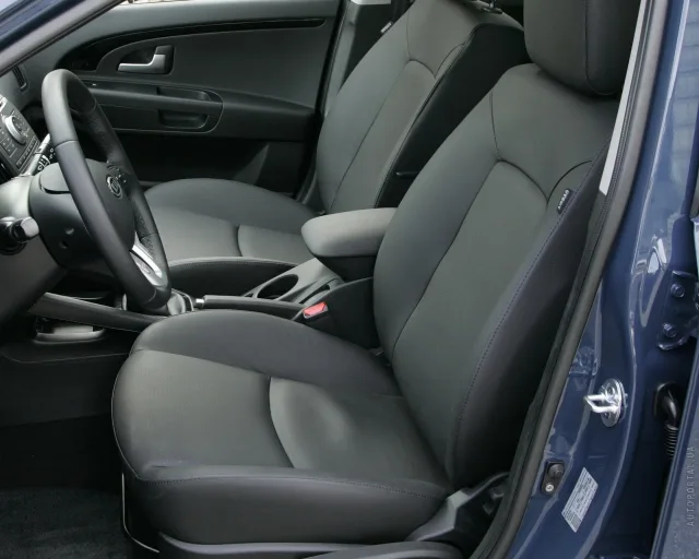 KIA Cee'd 2010 хетчбек — 3