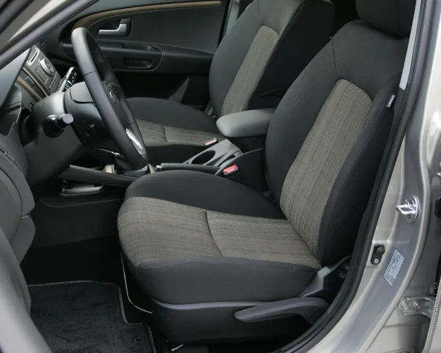 KIA Cee'd 2010 хетчбек — 7