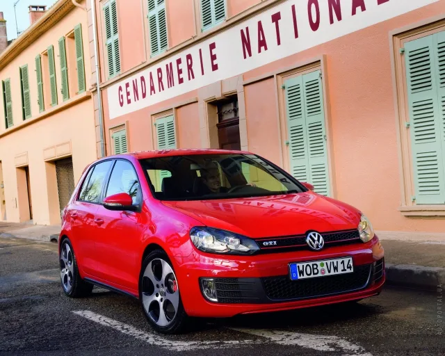 Volkswagen Golf GTI 2009 (Фольксваген Гольф ГТИ) хэтчбек — 20