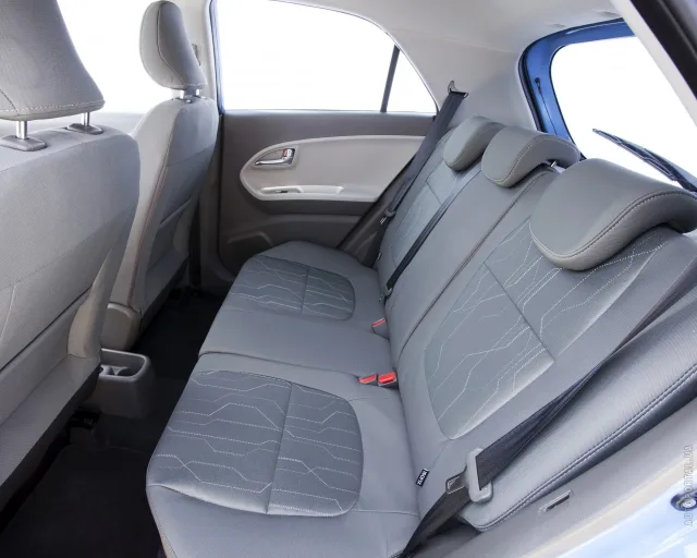 KIA Picanto 2011 хетчбек — 14