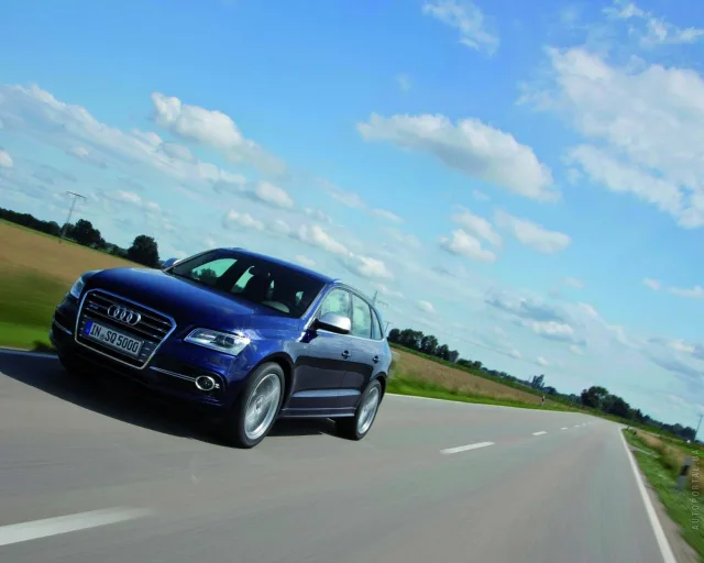 Audi SQ5 2013 кросовер — 6