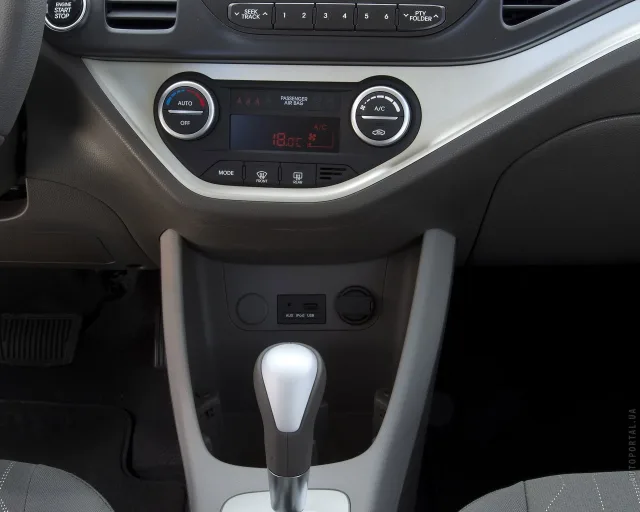 KIA Picanto 2011 хетчбек — 16