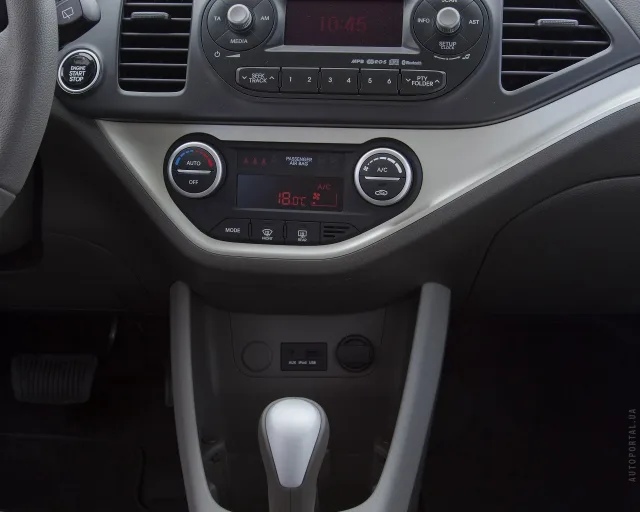 KIA Picanto 2011 хетчбек — 24