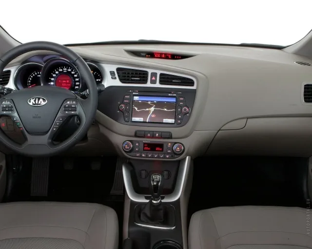 KIA Cee’d JD F/L 2012 hatchback — 4