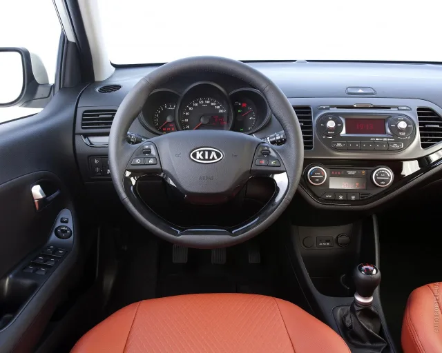 KIA Picanto 2011 хетчбек — 15