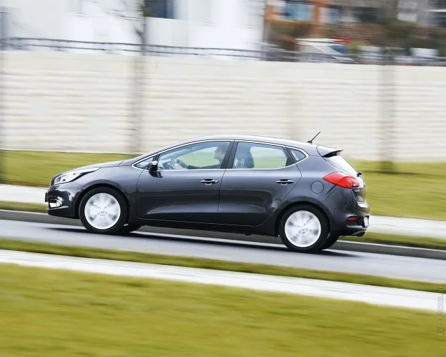 KIA Cee’d JD F/L 2012 hatchback — 20