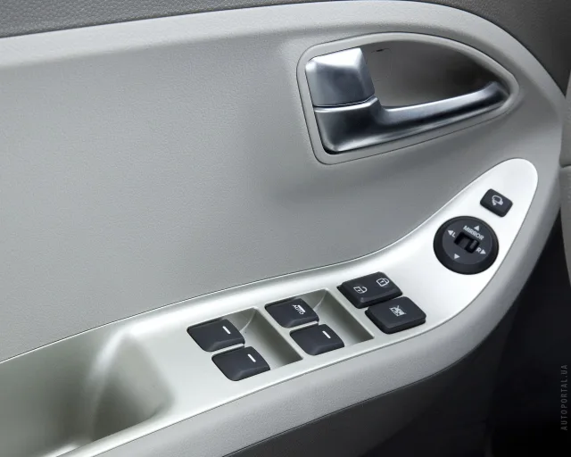 KIA Picanto 2011 хетчбек — 21