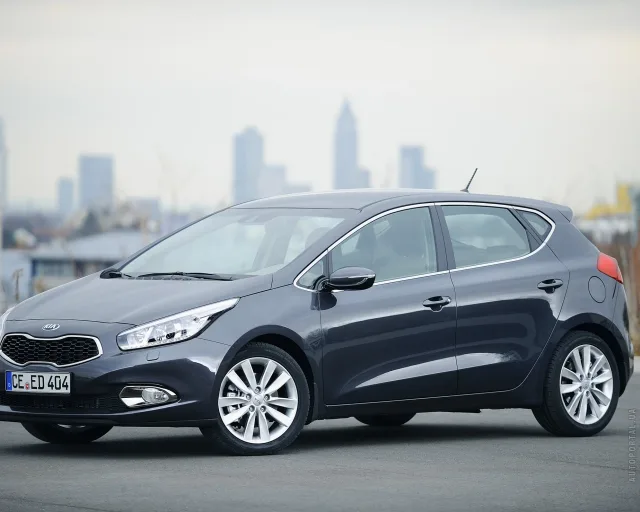 KIA Cee’d JD F/L 2012 hatchback — 14