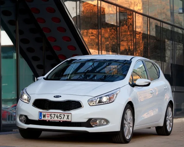 KIA Cee’d JD F/L 2012 hatchback — 22