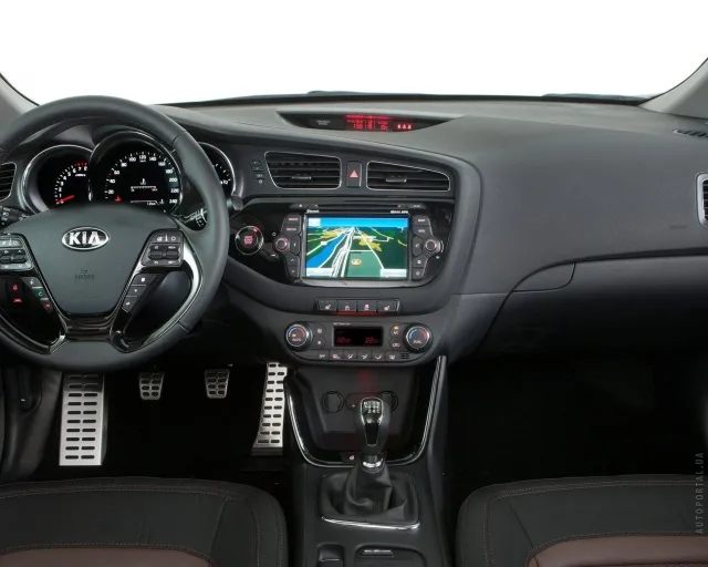 KIA Cee’d JD F/L 2012 hatchback — 5