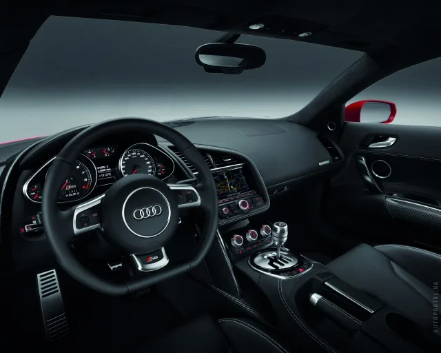 Audi R8 2012 купе — 2