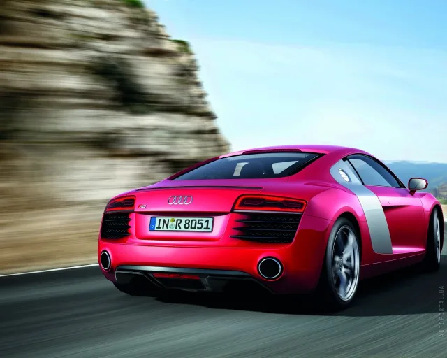 Audi R8 2012 купе — 10