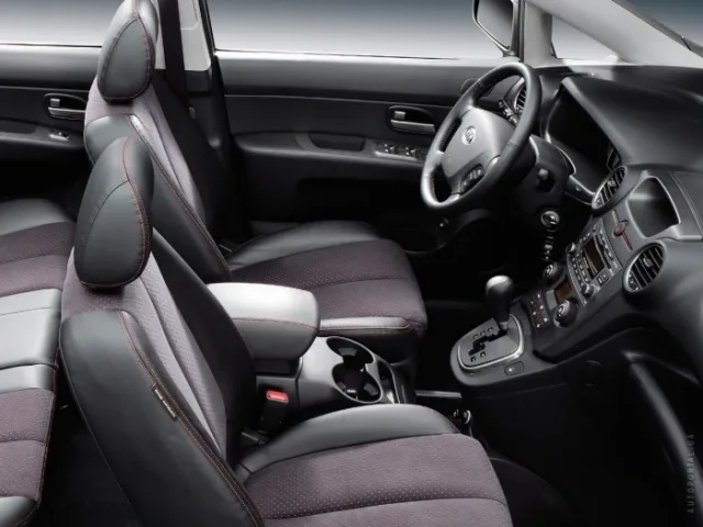 KIA Carens 2.0 AT Mid — 3