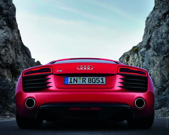 Audi R8 2012 купе — 18