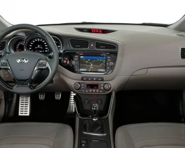 KIA Cee’d JD F/L 2012 hatchback — 11