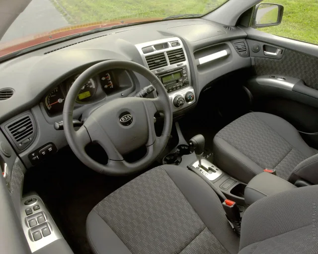 KIA Sportage 2004 кросовер — 3