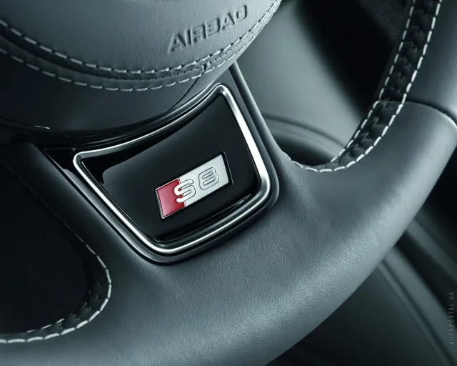 Audi S8 2013 4.0 AT — 5