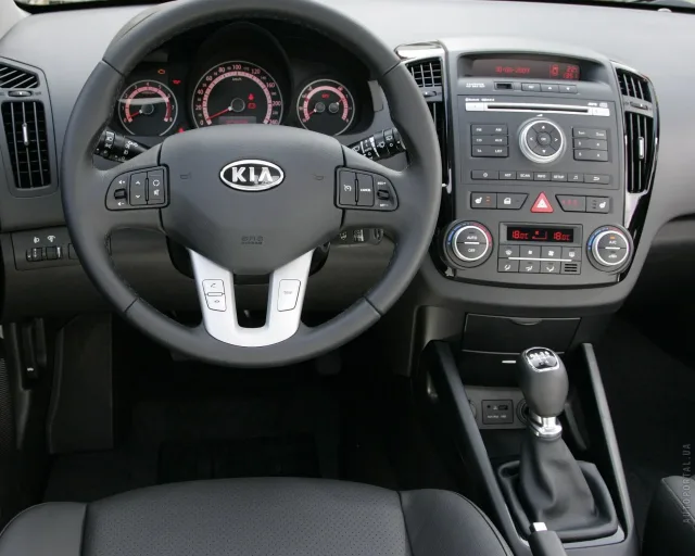 KIA Cee'd 2010 хетчбек — 22