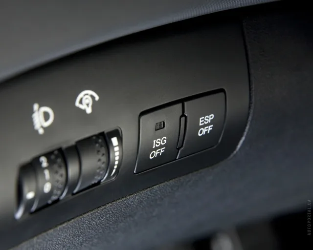 KIA Cee'd 2010 хетчбек — 13