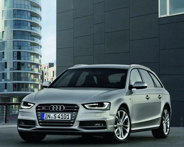 Audi S4 Avant 2012 station wagon — 16