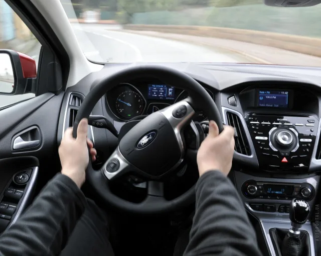Ford Focus III 2013 sedan — 10