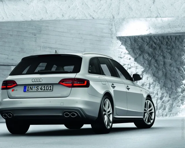 Audi S4 Avant 2012 station wagon — 24