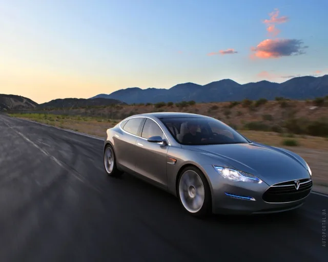 Tesla Model S (40 kW/h) AT — 4