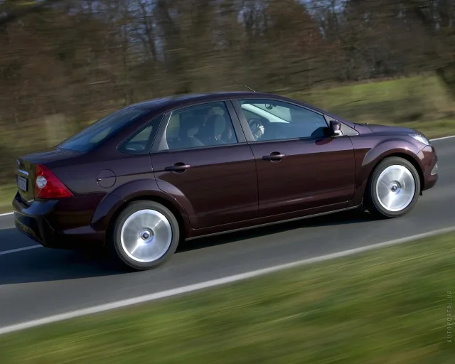 Ford Focus 1.6 AT Trend+ — 13