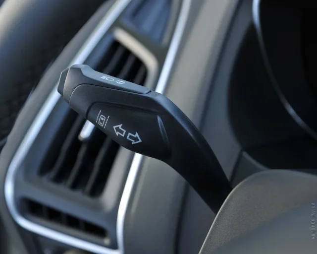 Ford Focus III 2013 sedan — 12
