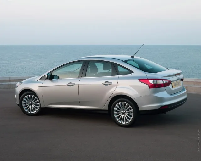 Ford Focus III 2013 sedan — 20